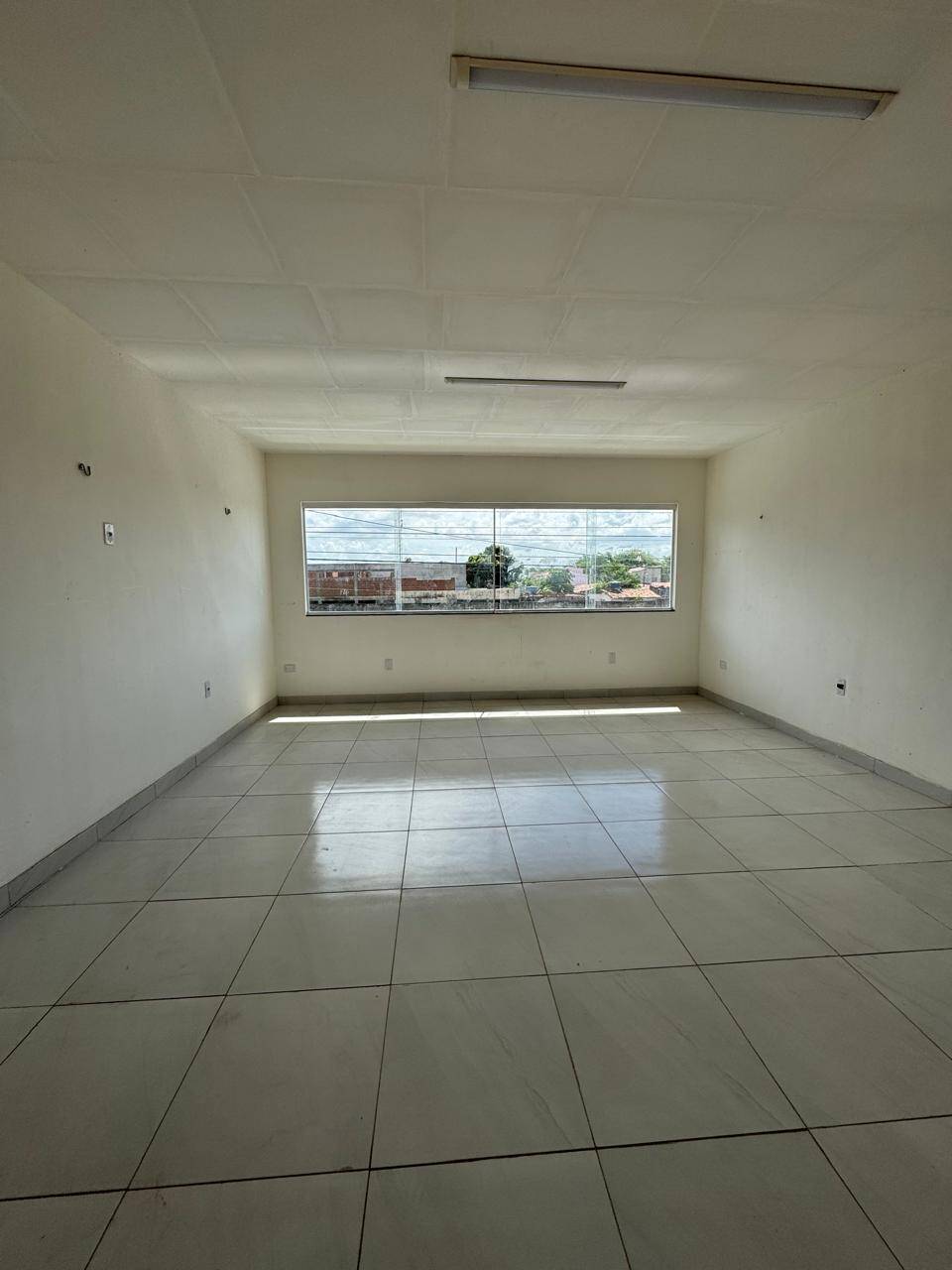 Casa à venda com 3 quartos, 300m² - Foto 2