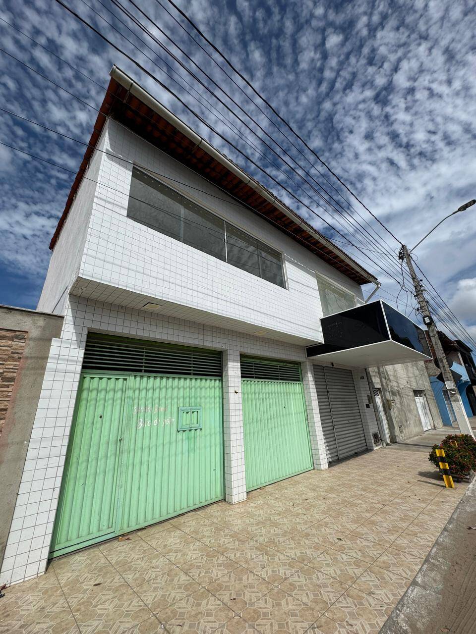 Casa à venda com 3 quartos, 300m² - Foto 1