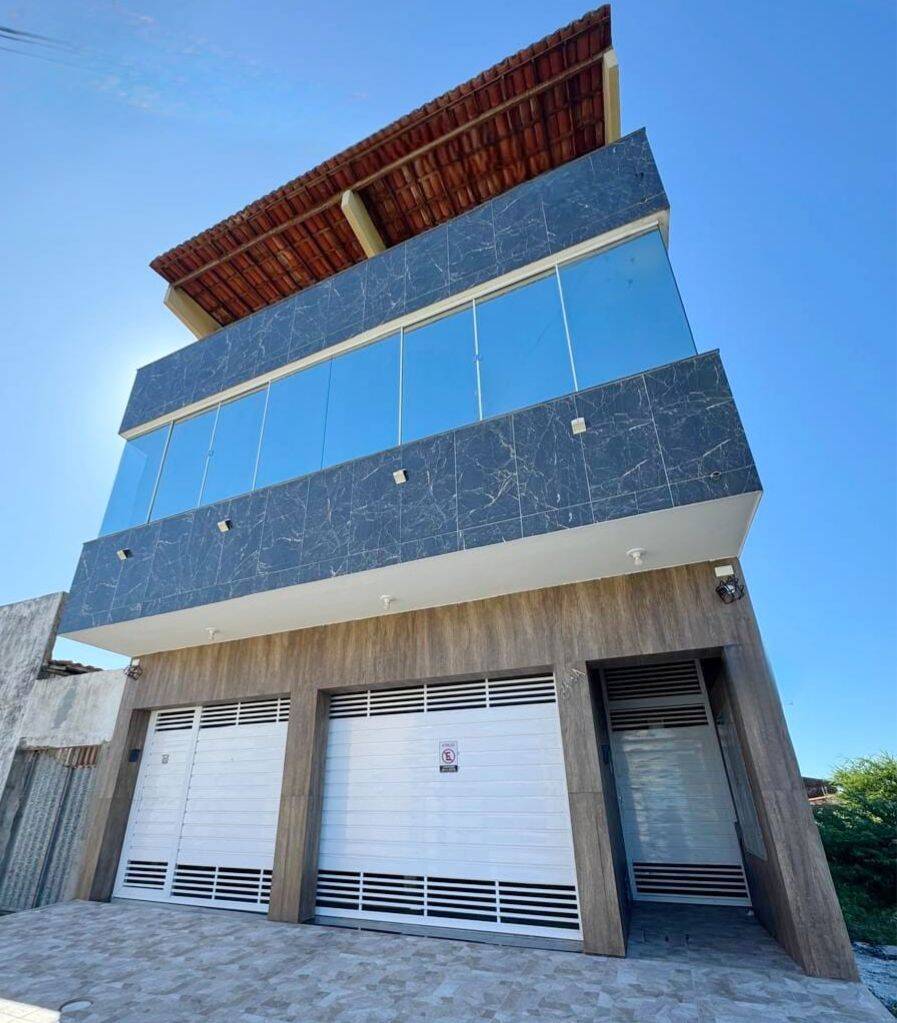 Casa à venda com 3 quartos, 600m² - Foto 1