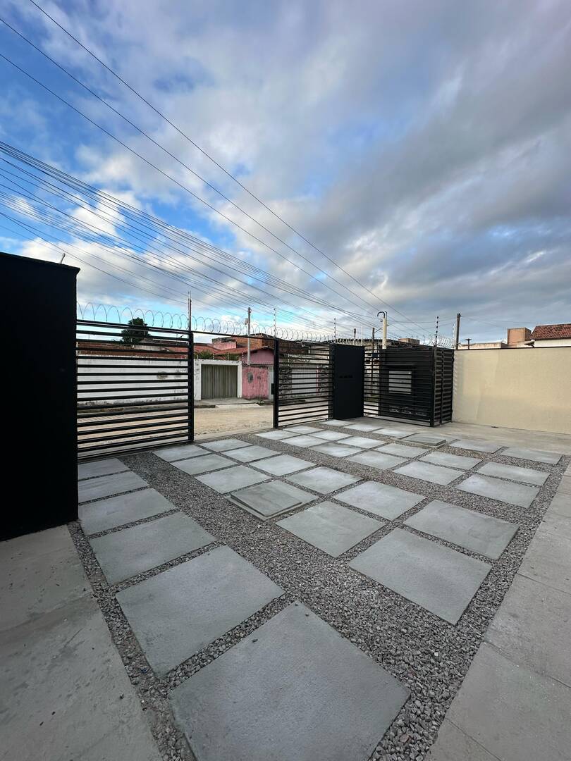 Casa à venda com 2 quartos, 67m² - Foto 2