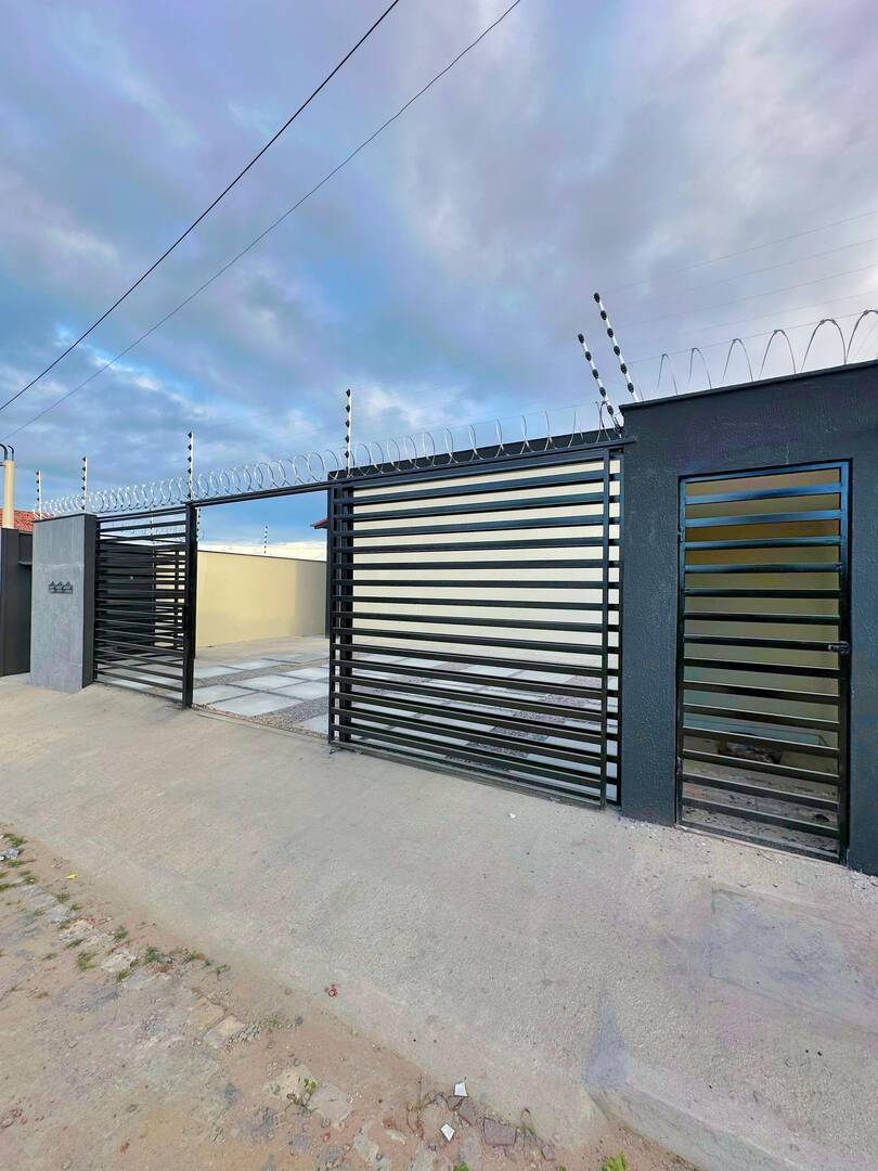 Casa à venda com 2 quartos, 67m² - Foto 1