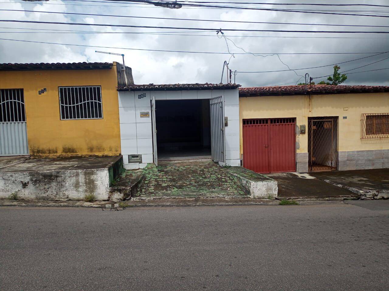 Casa à venda e aluguel com 1 quarto, 100m² - Foto 1