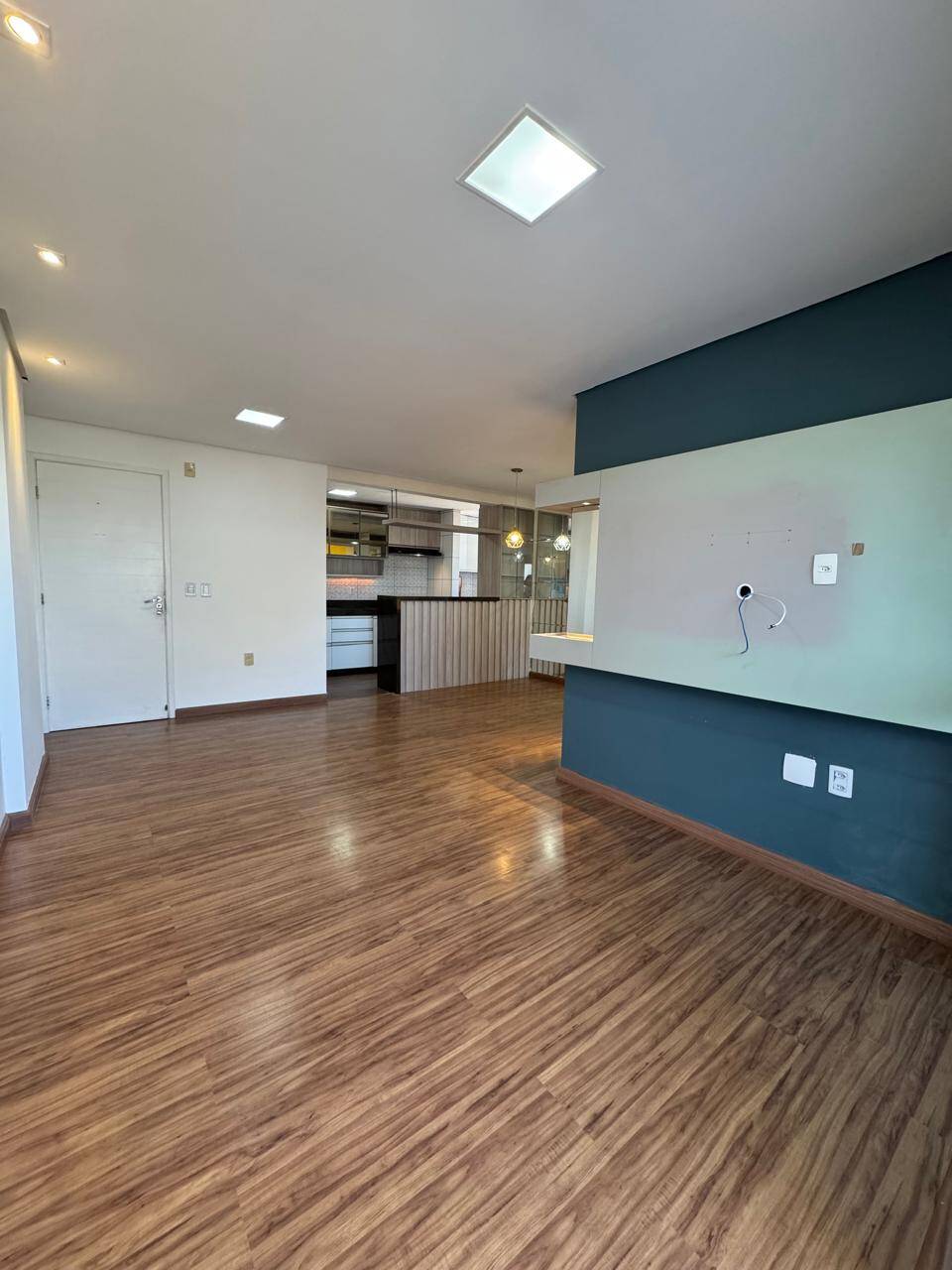 Apartamento à venda com 3 quartos, 85m² - Foto 3