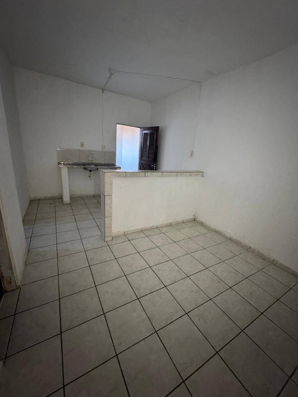 Casa para alugar com 2 quartos, 40m² - Foto 2