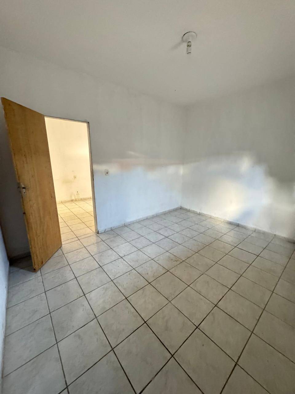 Casa para alugar com 2 quartos, 40m² - Foto 4