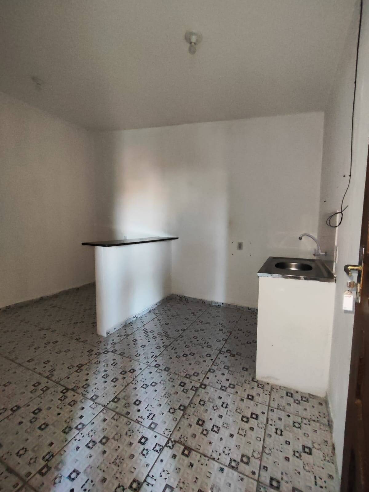Casa para alugar com 1 quarto, 20m² - Foto 2