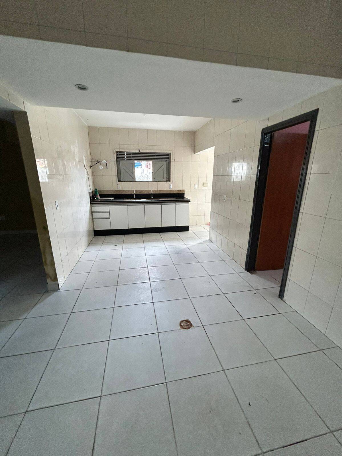 Casa à venda com 3 quartos, 200m² - Foto 12