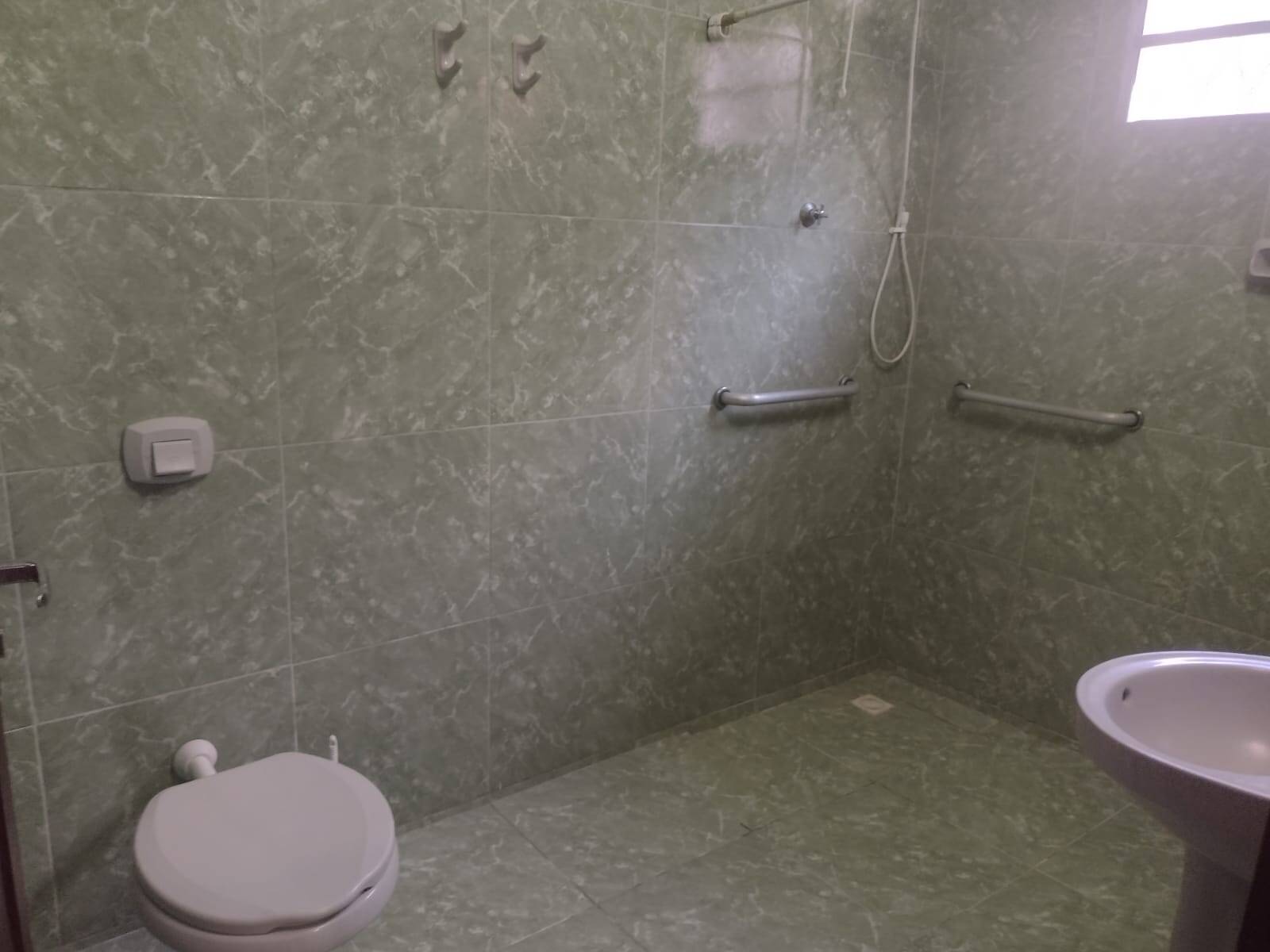 Casa para alugar com 5 quartos, 140m² - Foto 12