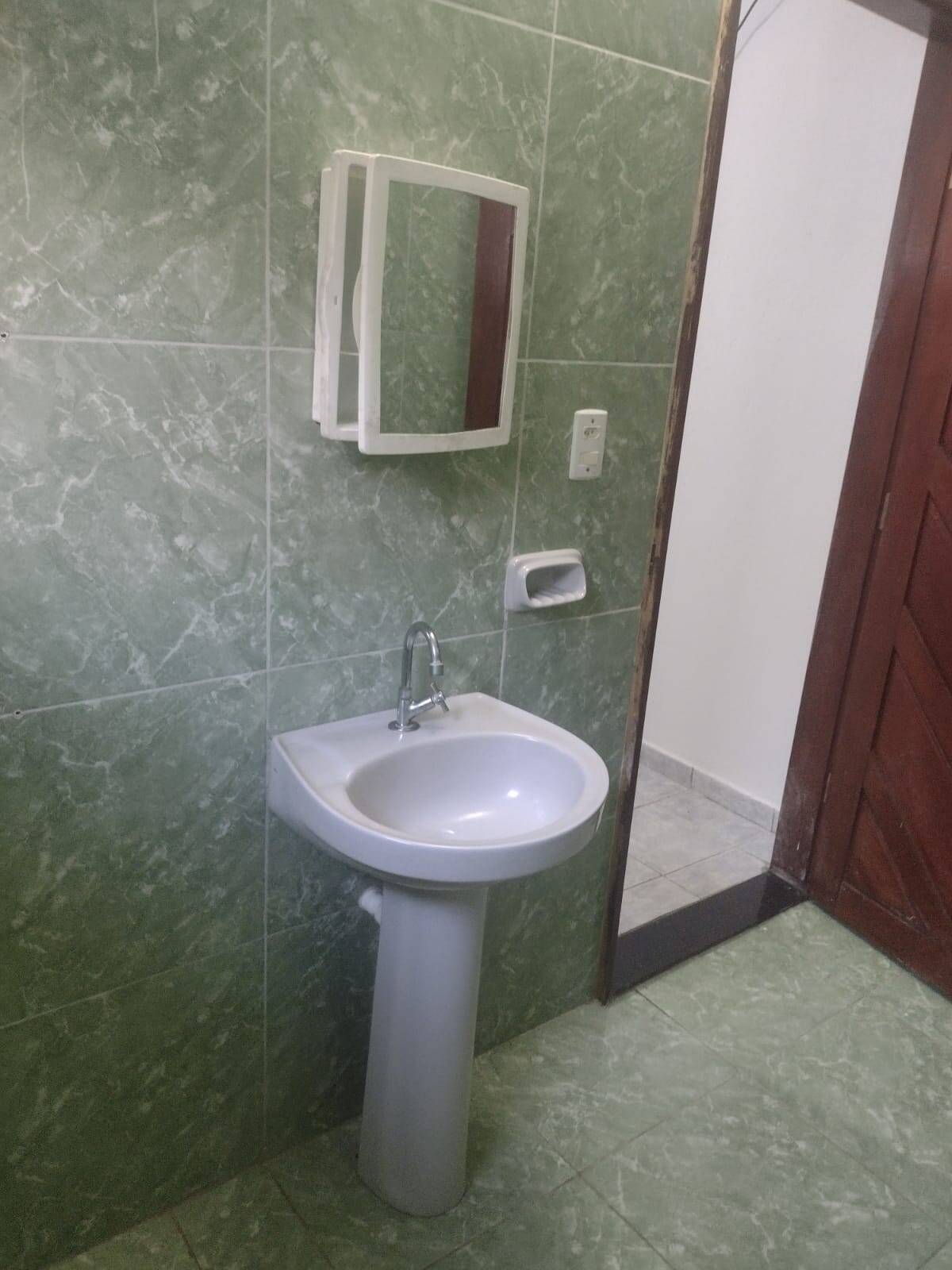 Casa para alugar com 5 quartos, 140m² - Foto 29