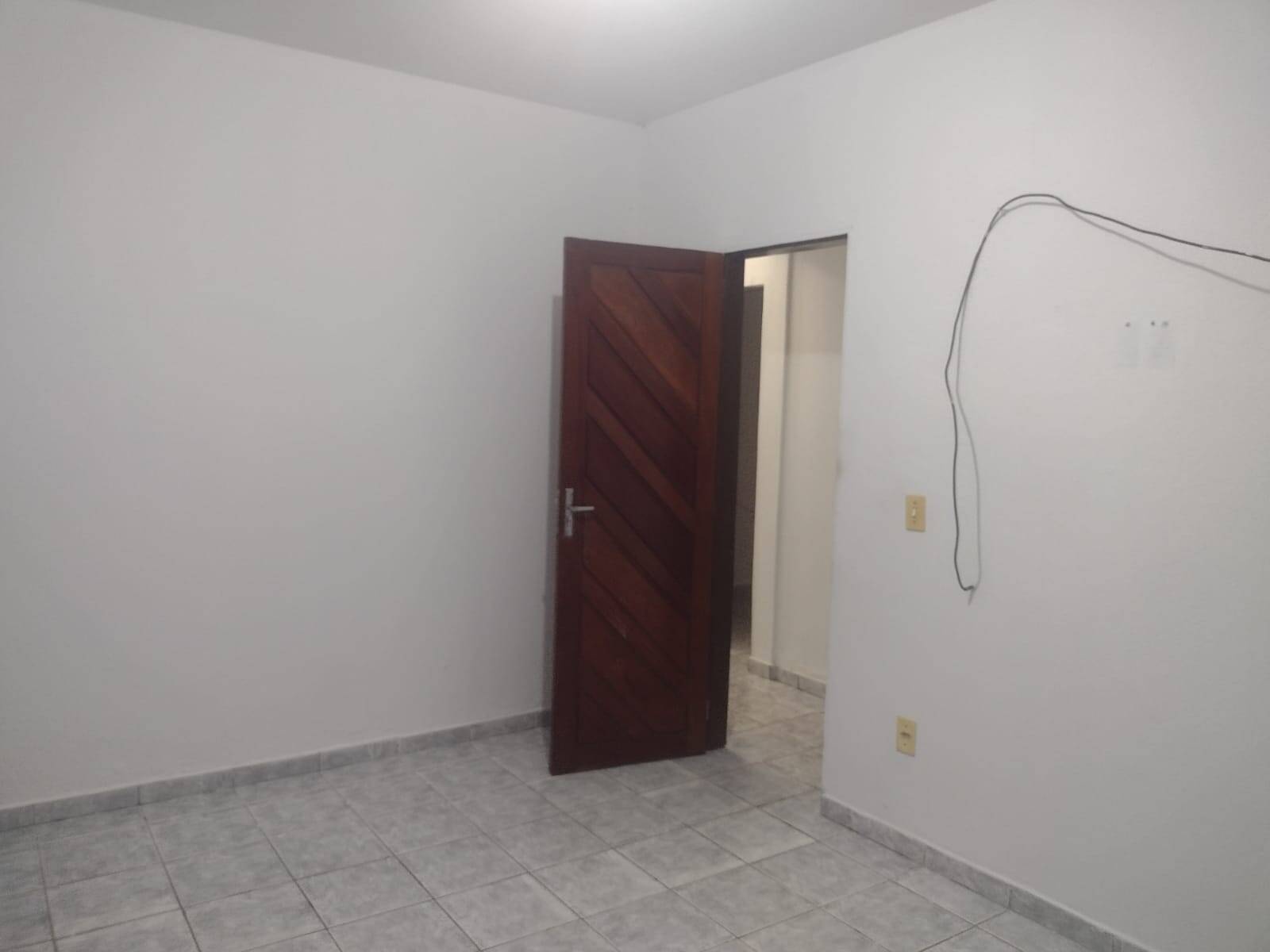Casa para alugar com 5 quartos, 140m² - Foto 3